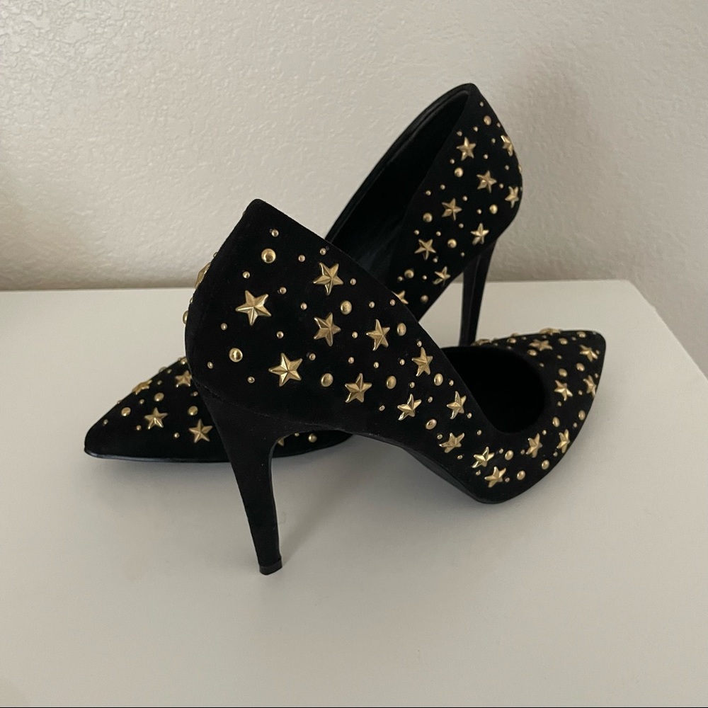 NWT | New Look - Black Heels with Gold Star Accents